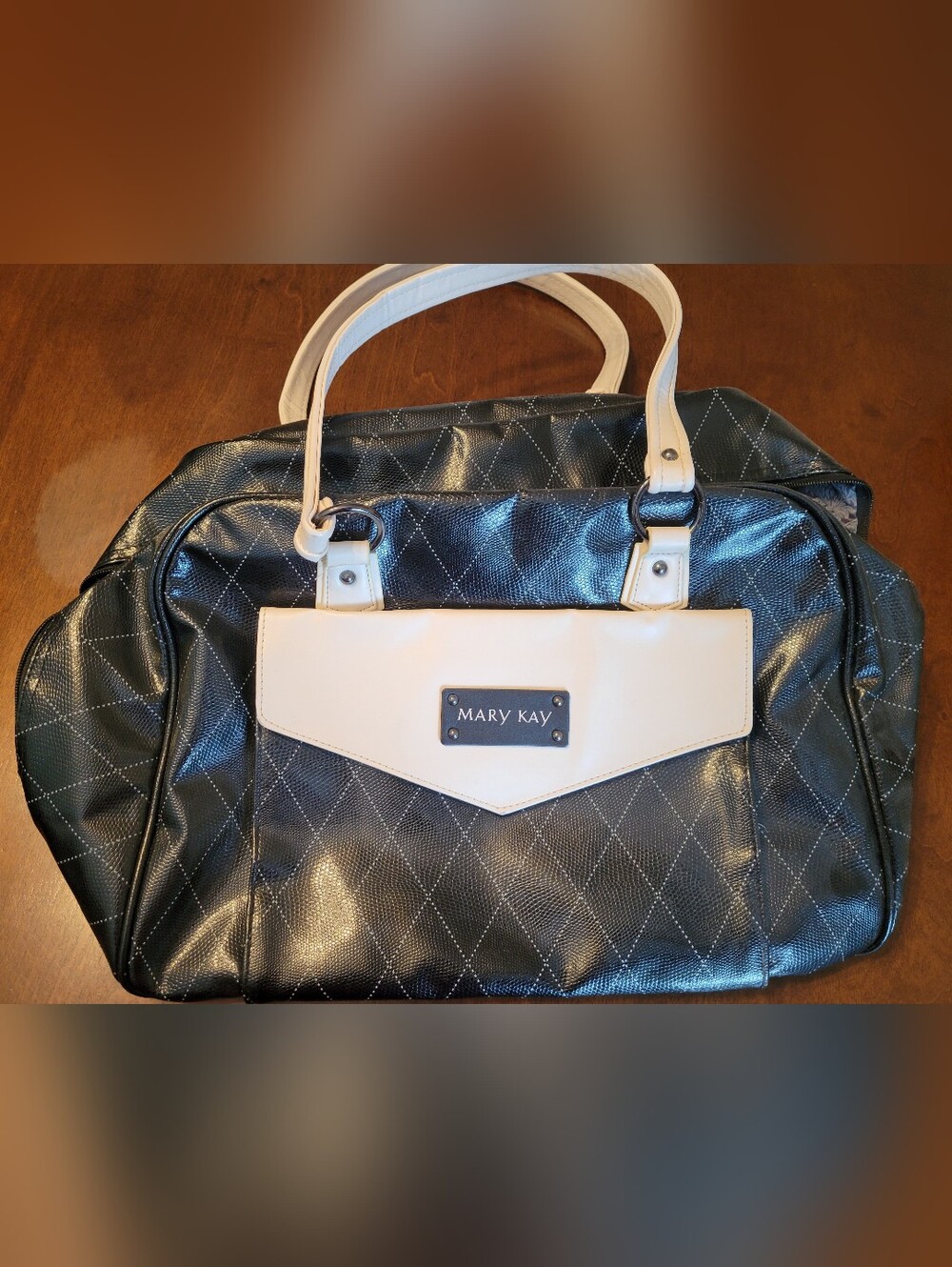 BRAND NEW Mary Kay Black and Cream Quilted Logo Tote